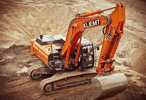 工程机械维修:挖机和推土机的保养策略